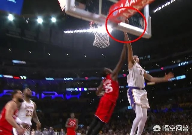 湖人关键追分时刻明显被猛龙打手犯规，为什么湖人不申请挑战裁判的吹罚？你怎么看？