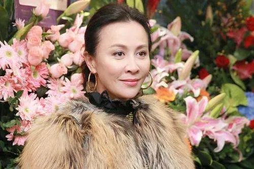 刘嘉玲双马尾造型遭吐槽，在敬业和形象之中，你会怎么选择？