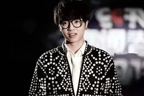 华晨宇辟谣植发整容，拒不接受爆料者道歉，其人设是否会崩塌？