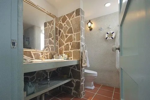 卫生间隔断常见材料有哪些