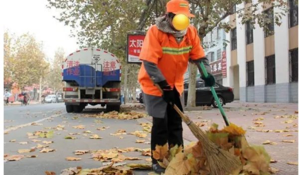 长沙餐馆老板连续13年请环卫工吃团圆饭，你如何看待他们的暖心之举？
