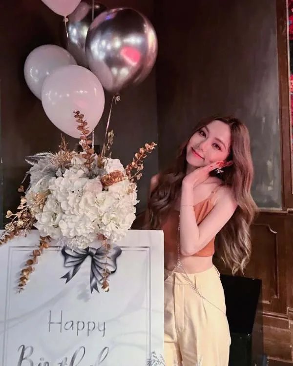 邓紫棋31岁生日，男友Mark晒合照为其庆生，他们是如何成为情侣的？