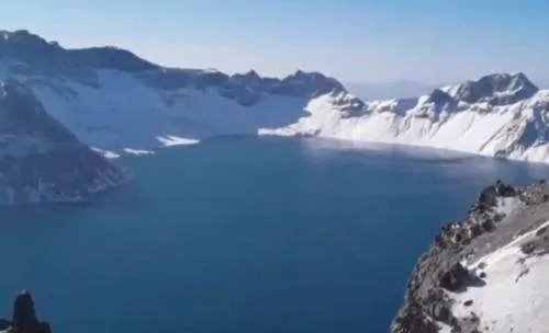 长白山天池出现不明物体，是真有水怪还是有人炒作？