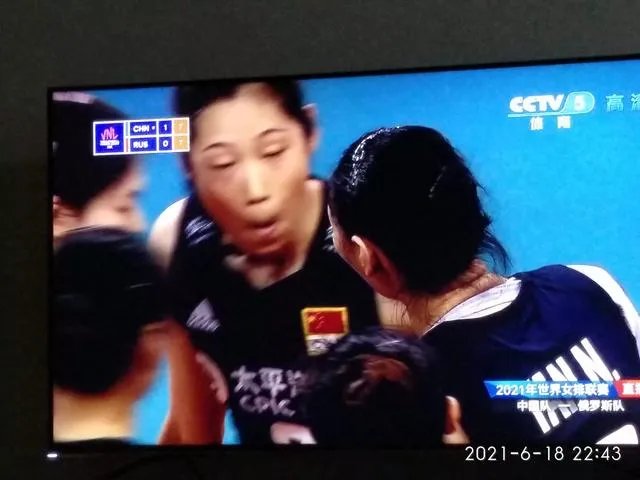 今晚女排3：0战胜俄罗斯，朱婷和李盈盈谁发挥的更好？