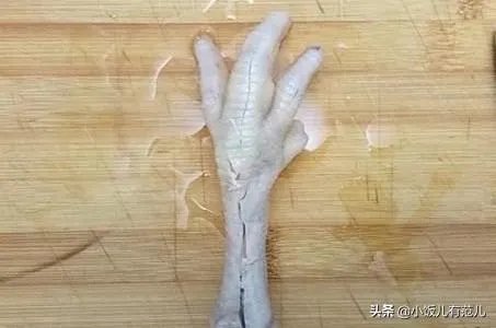 无骨鸡爪怎么快速去骨？网红无骨鸡爪怎么做的？