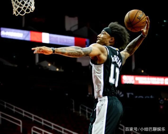 火箭大胜马刺，休城小将受伤坐轮椅离场了吗？