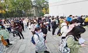 浙江一高校现疫情，3千余名师生转移，疫情为何总会出现在学校？