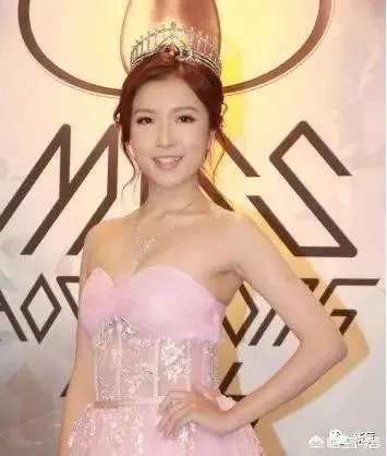 梁洛施前夫壕掷一亿为小26岁新欢买房，她是谁？