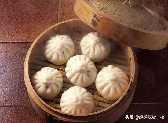 汤包和小笼馒头的区别在哪里？