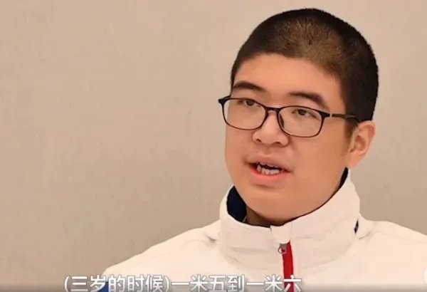 四川14岁男孩高221厘米，是与他的饮食有关还是基因决定的？