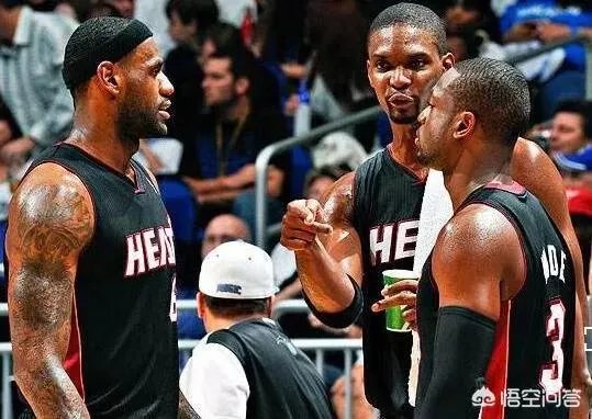 为什么波什在退役演讲中，几乎不怎么提到詹姆斯？频繁的提到韦德，球队管理层，家人？