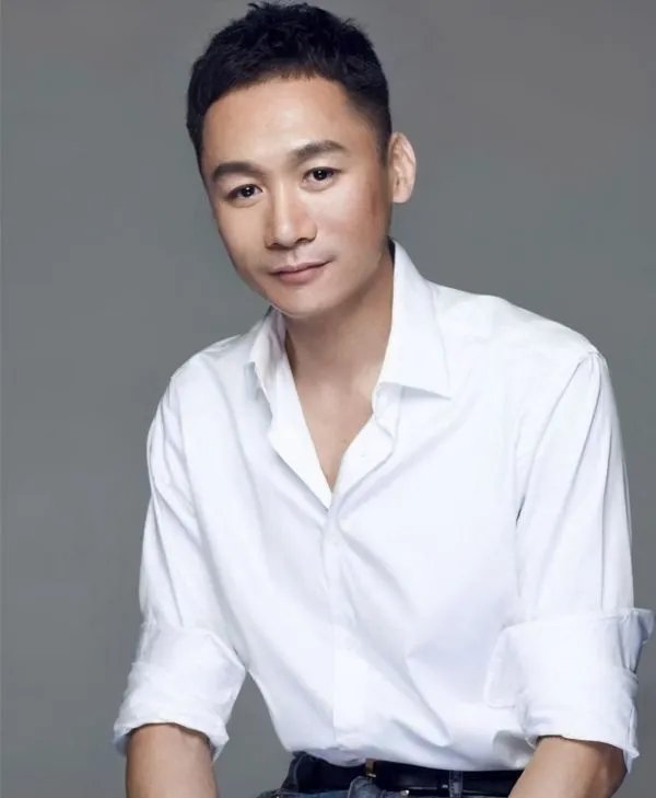 长相极为普通的黄渤，凭什么能在娱乐圈大红大紫?