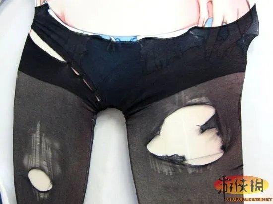 日本邪恶成人游戏宣传：来吧，扯掉她的丝袜