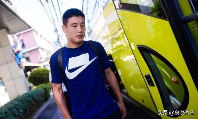 与菲律宾0:0后,国足今日启程回国,球员们脸上写满了失落,全队兴致不高,你怎么看?