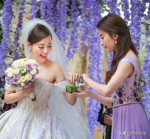 黄子韬朱正廷逛街被偶遇，两人过七夕，这三对明星友谊也很好，到什么程度？