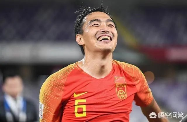 冯潇霆被恒大下放至预备队后，众多体坛大佬纷纷为其鸣不平，这种抱团方式你怎么看？