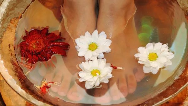 经期浮肿怎么消除