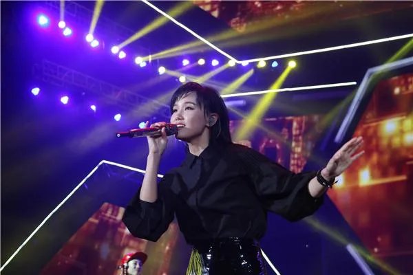 黄龄说母亲节礼物是把女婿领回家，她的男友究竟是谁？