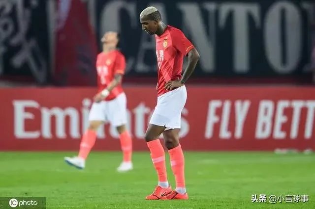 国安亚冠小组赛都不出线,恒大亚冠四强出局!为什么有些国安球迷取笑恒大?