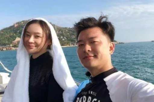 他苦追袁姗姗四年，后与王鸥订婚，还是杨幂同学，他究竟是谁？