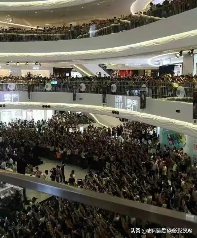 刘德华是华人的骄傲,更是艺人里的楷模。谁近距离见到过刘德华,说说有什么样的感受?