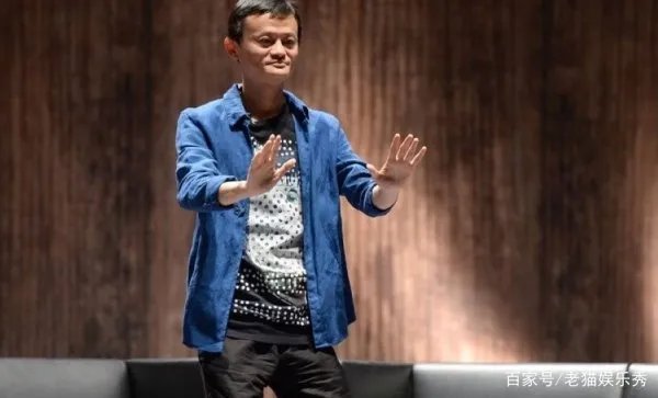 马云节目上问星爷:我一天进账百亿,星爷一句话让马云佩服,他是怎么说的?