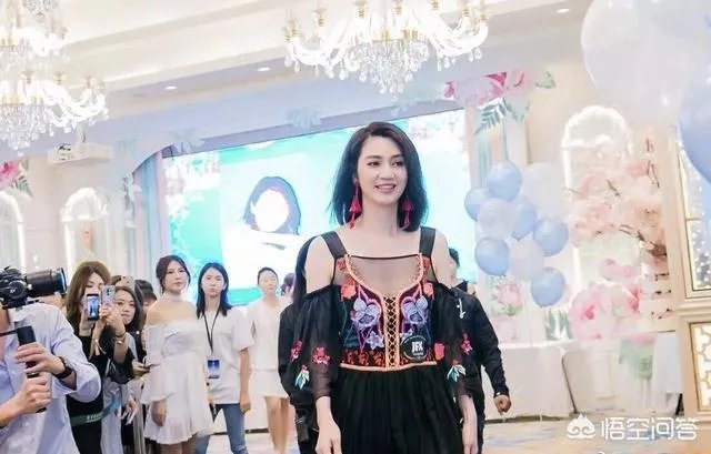 洪欣在风波后首现身，心情美好，是不是有转机？