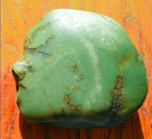 石友们，把你们的新疆和田玉、籽料原石和天然奇石发个图出来让石友们看看学习下？