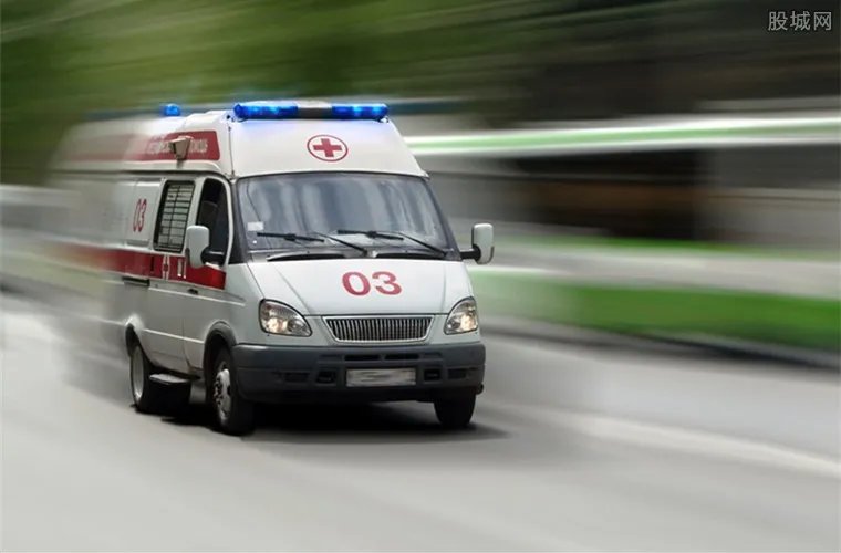 救护车被强行收费 原因是没有安装ETC！