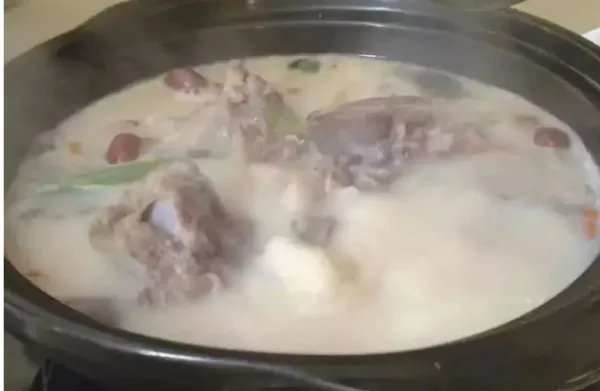 小火慢熬的骨头汤和什么差不多