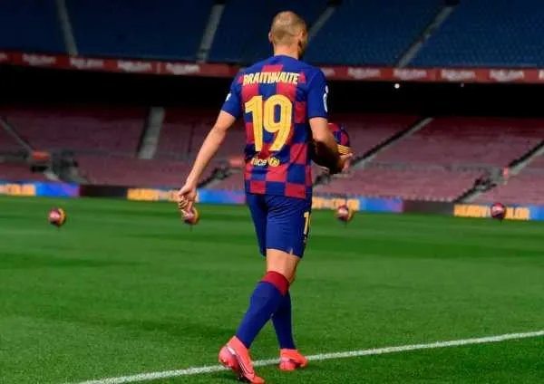 西媒：在梅西离队的前提下，布莱斯维特向巴萨索要10号球衣，你怎么看？