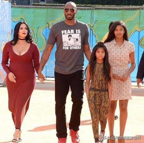 听说科比坠机死了真的假的