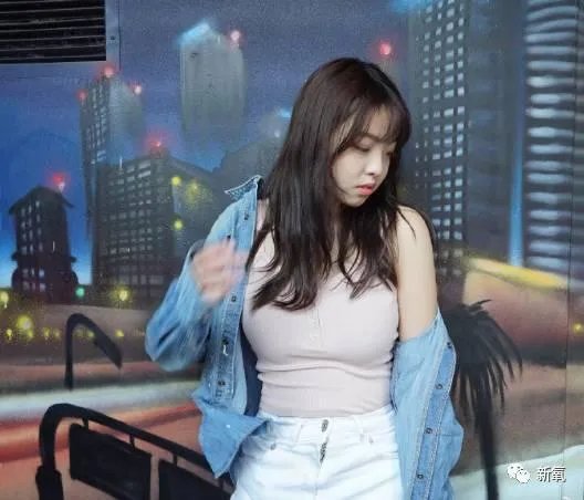 王中磊闺女晒长腿照，娱乐圈大佬们的千金都长什么样？