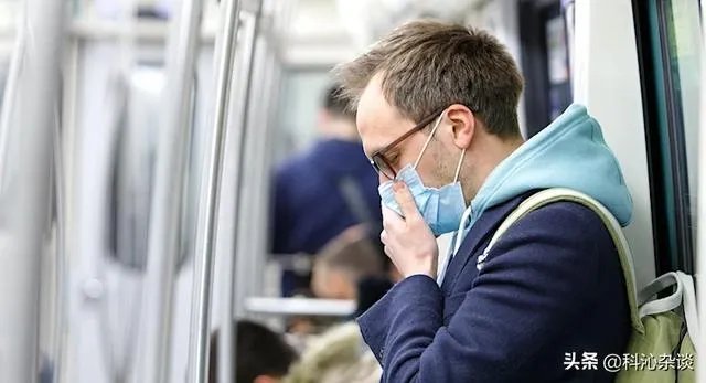 美国新冠肺炎人数确诊超过10万人,美国会采取封城的措施吗?