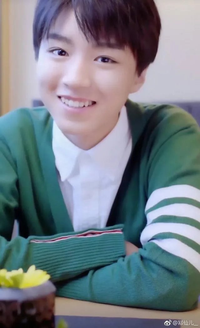 王俊凯军训照曝光，镜头中王俊凯大学会有真友谊吗？