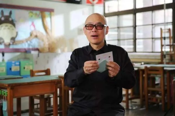 关于郑渊洁北京买十套房存读者来信一事，你有何看法？