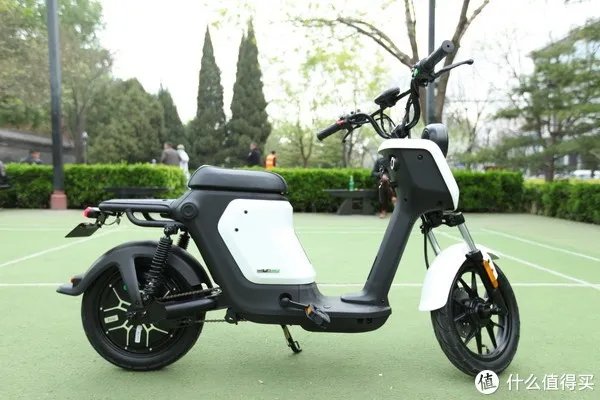 评测 篇一：新国标电动自行车实测，实力选手小牛电动US