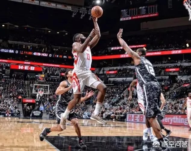 火箭队客场加时116:111不敌活塞,哈登关键时刻两次失误,怎么评价他的表现?
