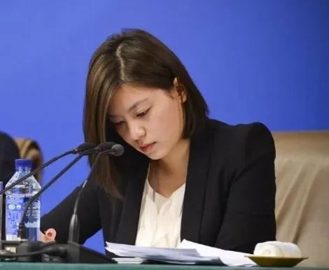 张京临场翻译高能时刻,你羡慕她的英语能力吗?