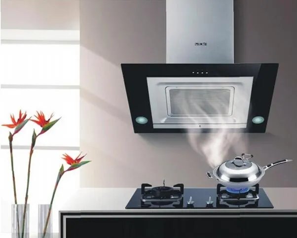 油烟机插头在哪个位置