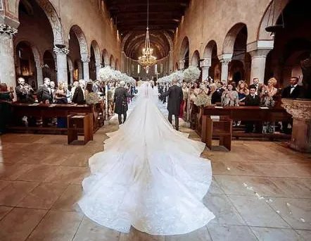 宋慧乔离婚后首现身，婚姻到底靠什么来维持？