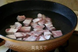 鹌鹑蛋红烧肉