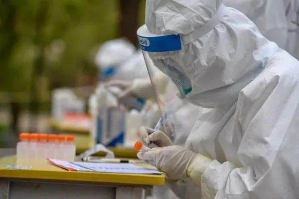 张文宏称奥密克戎不是大号流感，我们应该如何加强疫苗屏障？