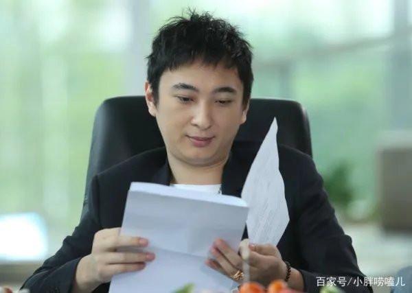 卑微求爱语录被嘲笑,王思聪赶忙发文:我不是舔狗,这是怎么回事?