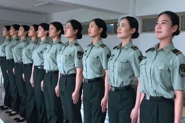 平均不满23岁女兵给导弹做体检，都有哪些岗位的女性活出了生命的不平凡？