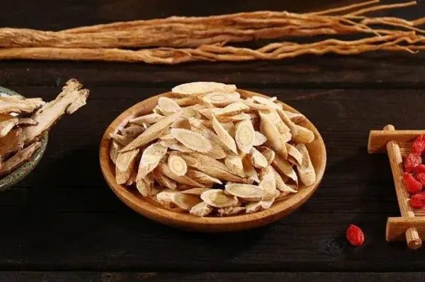 浙江一月子中心因在鸡汤里加党参被罚3万，“药食同源”你了解多少？