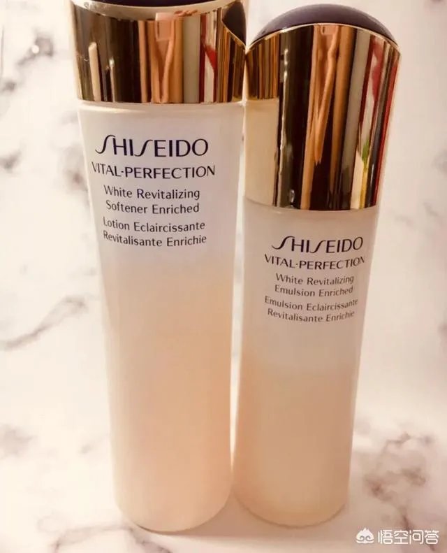 本人皮黄,混合皮肤,毛孔有点粗,很想买一种适合自己的护肤品,怎么选择?