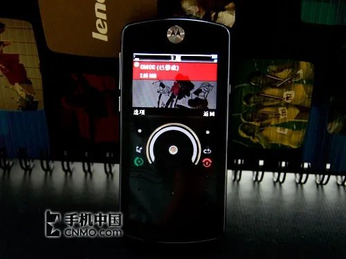 魔幻音乐手机 零售版摩托罗拉E8评测