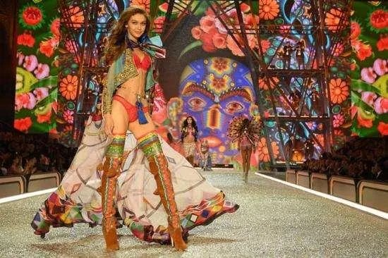 如何看待张靓颖登上2017维多利亚的秘密大秀的演唱嘉宾?