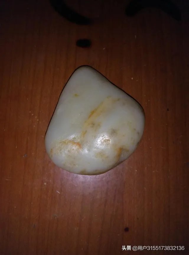 石友们，把你们的新疆和田玉、籽料原石和天然奇石发个图出来让石友们看看学习下？